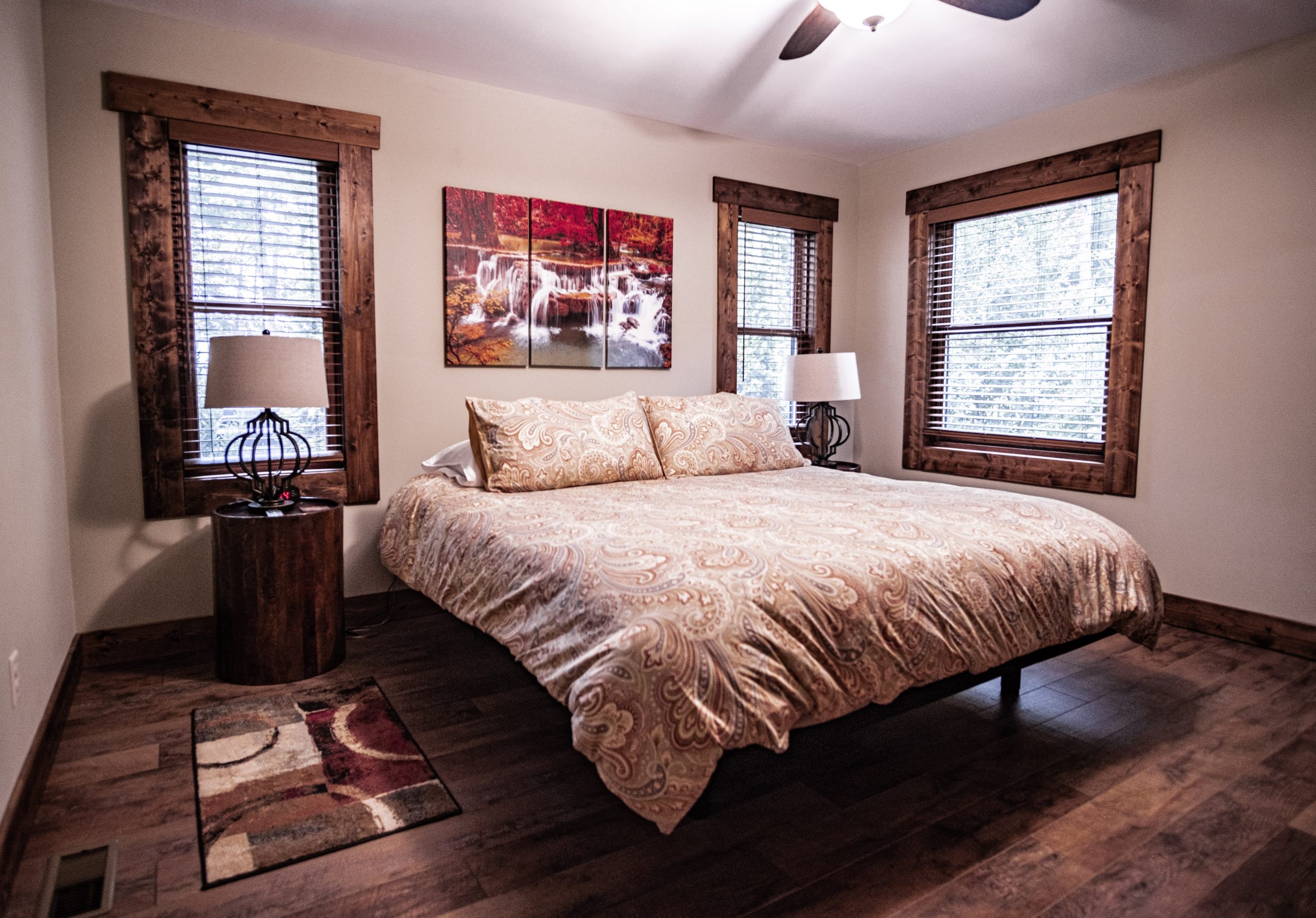 sunflower cabin, luxury cabin in Asheville, NC. Comfortable beds. Total luxury!