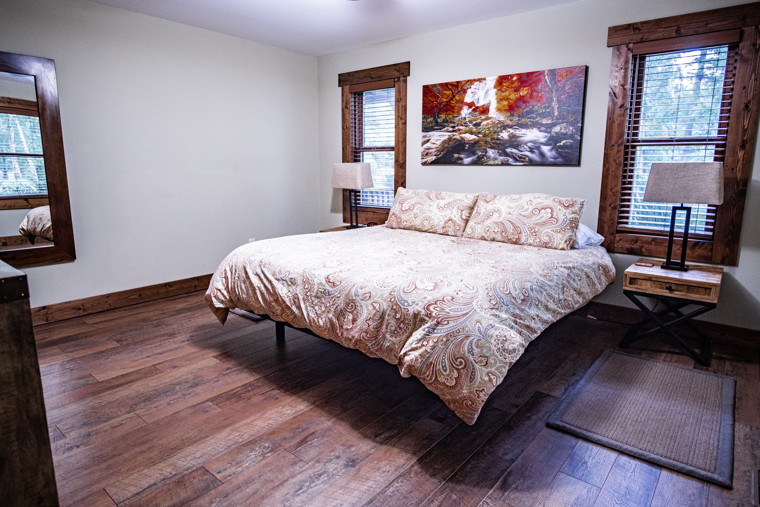 Sunflower cabin bedroom 1, luxury cabin with comfortable beds