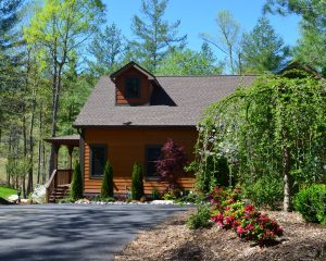Cabins for Rent with wrap around porch